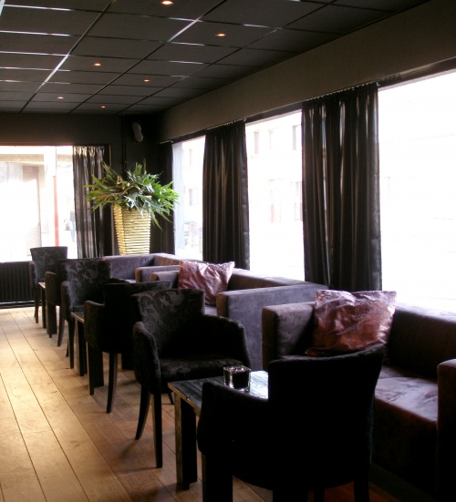 500_loungebank.jpg