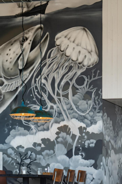400_strandpaviljoen_vloed_bar_entree_graffiti_wand.jpg