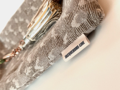 400_jacquard_crossbody_kwasten_detail_label.jpeg