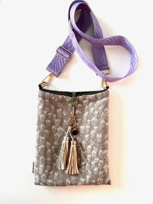 500_jacquard_crossbody_kwasten_voorkant.jpeg